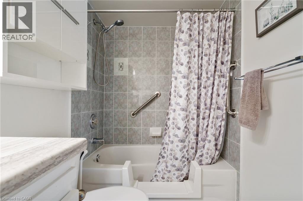 #211 3499 UPPER MIDDLE ROAD - 27