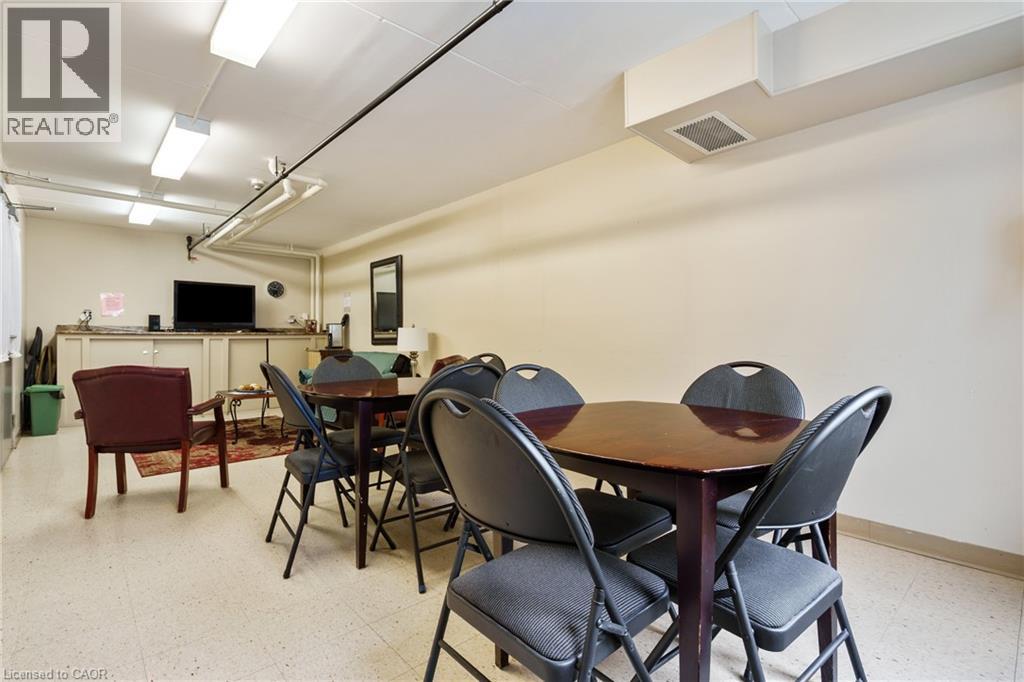 #211 3499 UPPER MIDDLE ROAD - 35