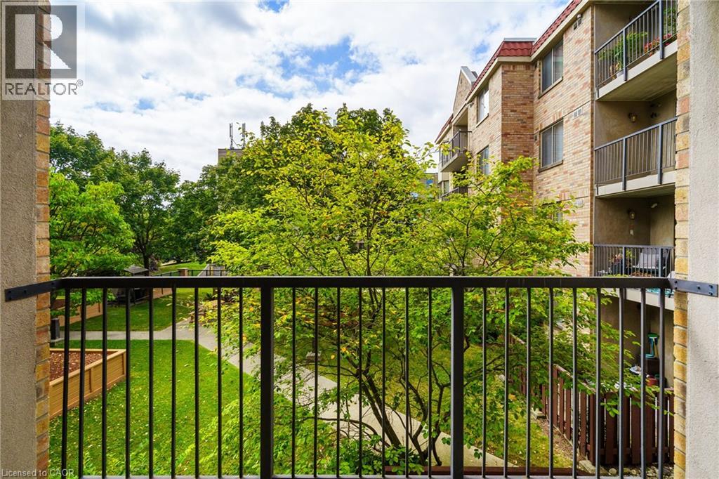 #211 3499 UPPER MIDDLE ROAD - 30