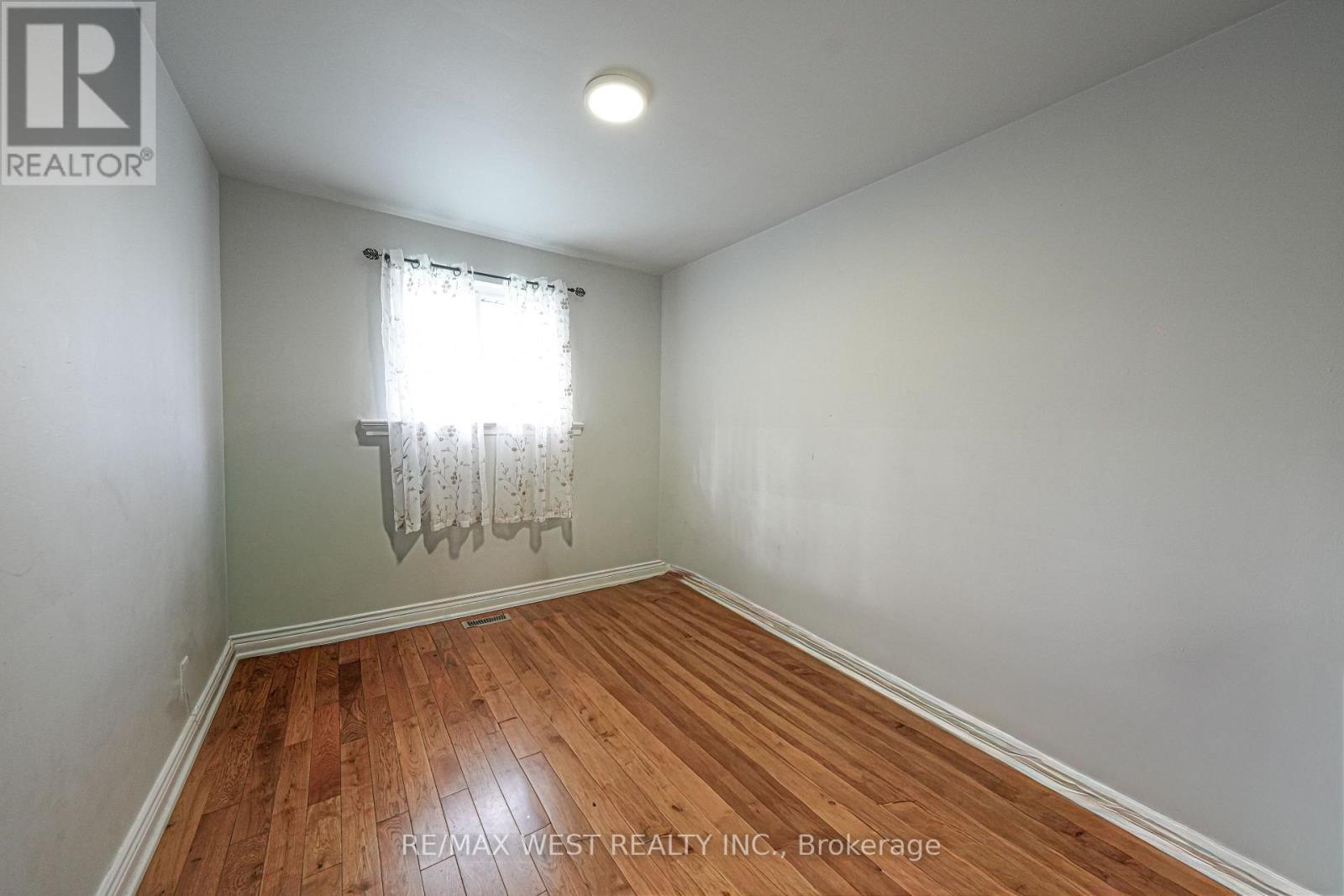 812 KENNEDY ROAD - 10
