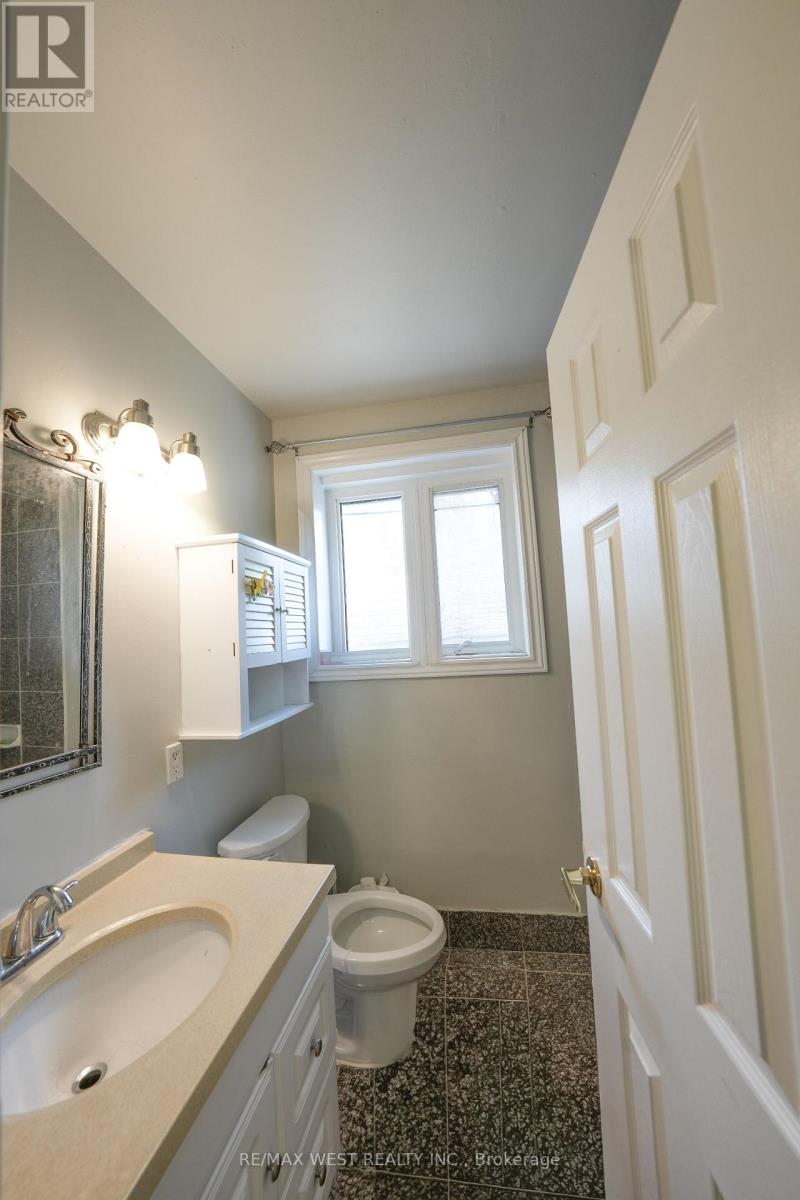 812 KENNEDY ROAD - 13