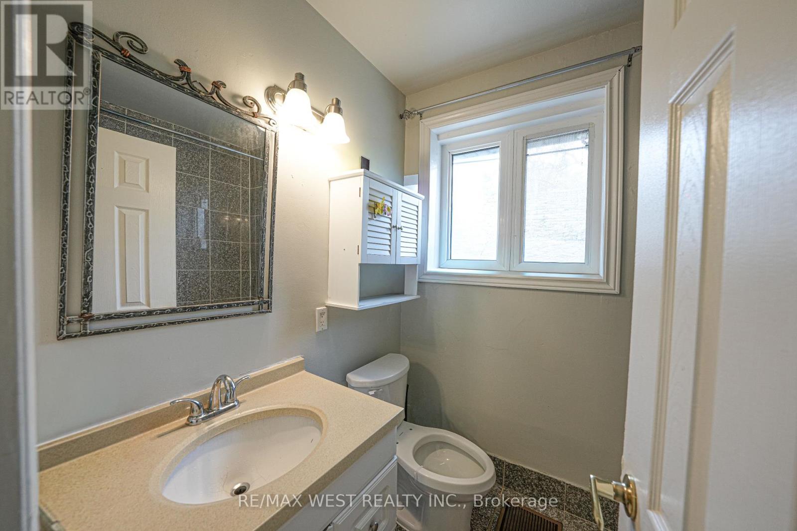 812 KENNEDY ROAD - 14