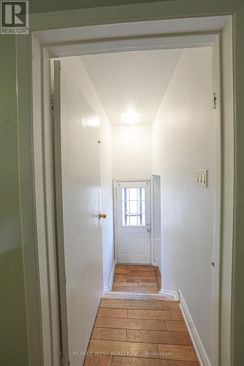 812 KENNEDY ROAD - 16