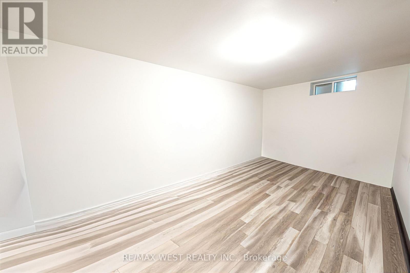 812 KENNEDY ROAD - 18