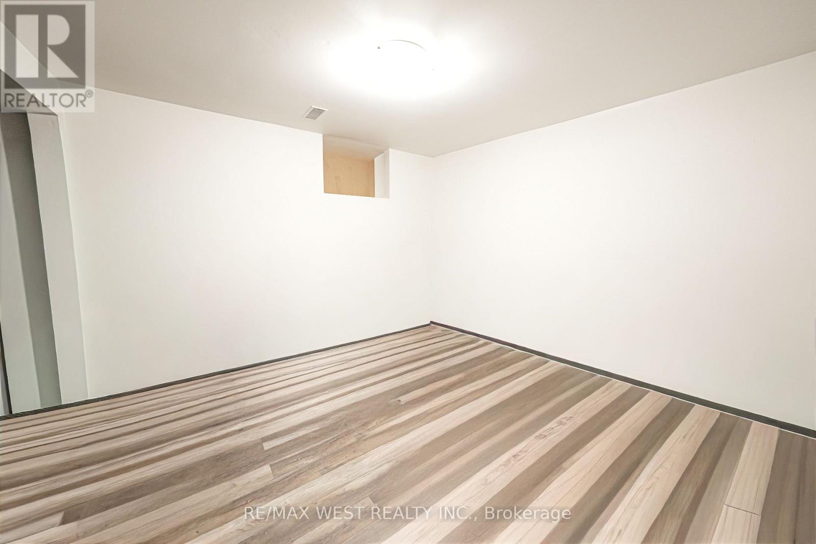 812 KENNEDY ROAD - 19
