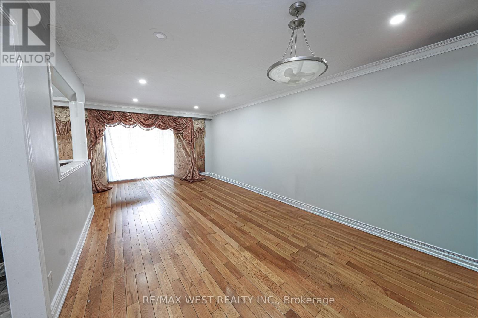 812 KENNEDY ROAD - 2