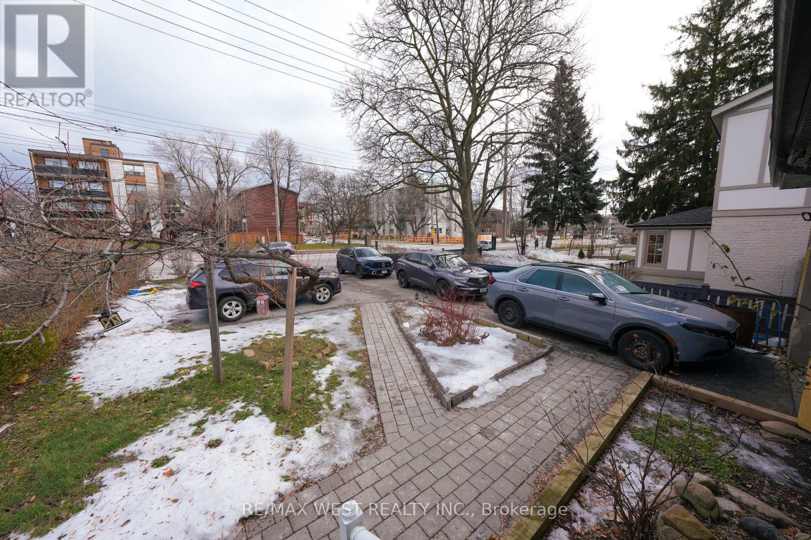 812 KENNEDY ROAD - 22