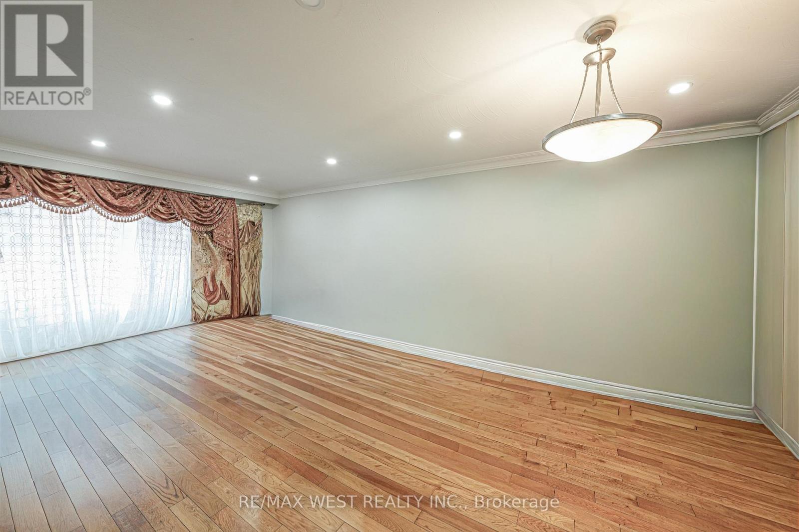 812 KENNEDY ROAD - 3