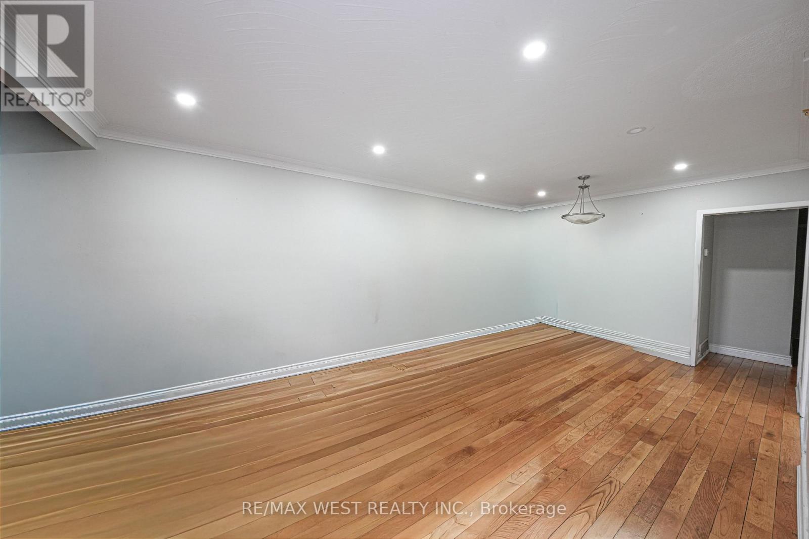812 KENNEDY ROAD - 4