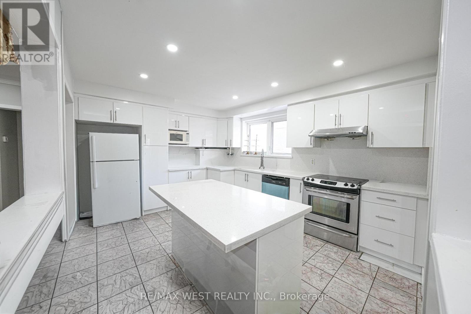 812 KENNEDY ROAD - 5