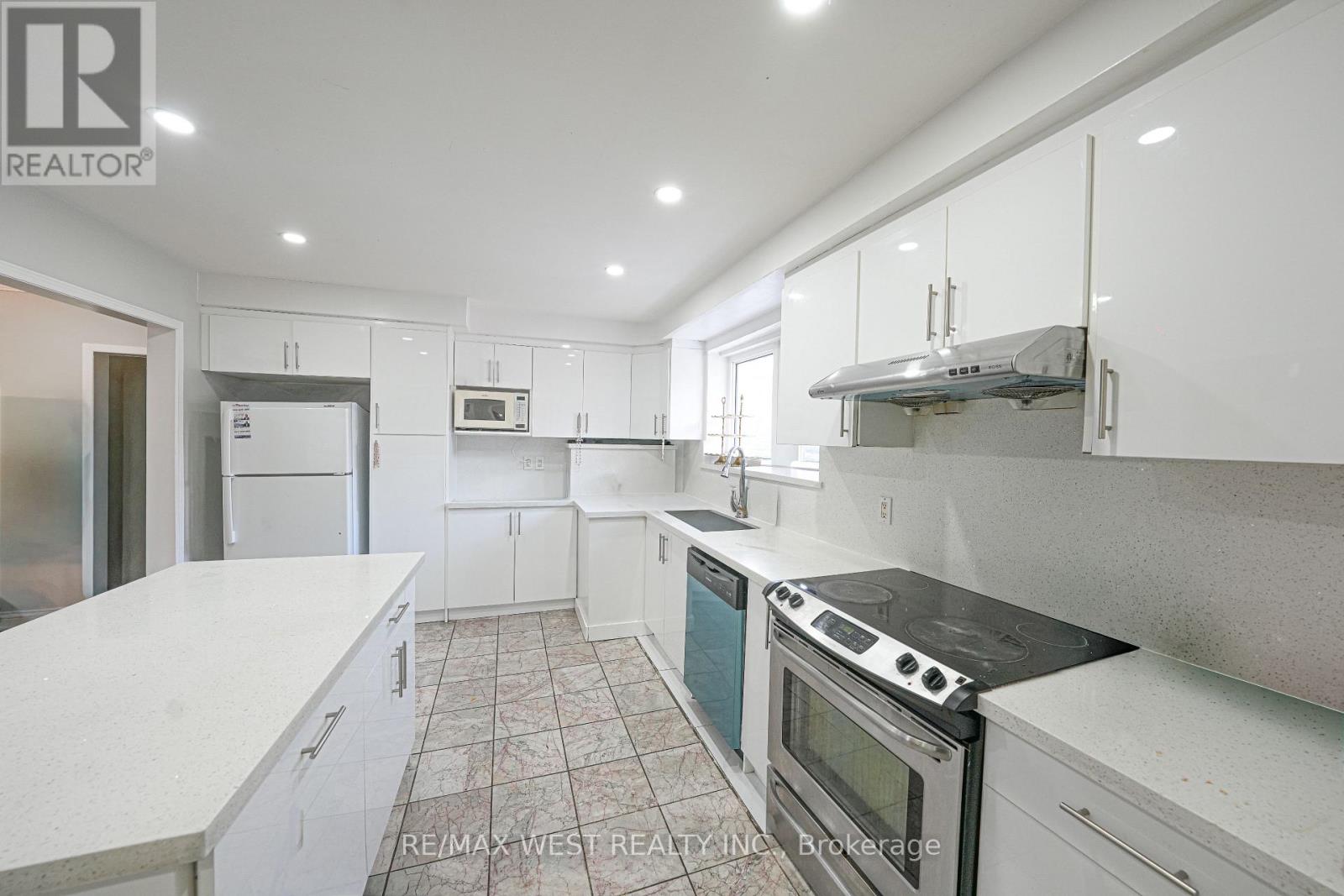 812 KENNEDY ROAD - 6