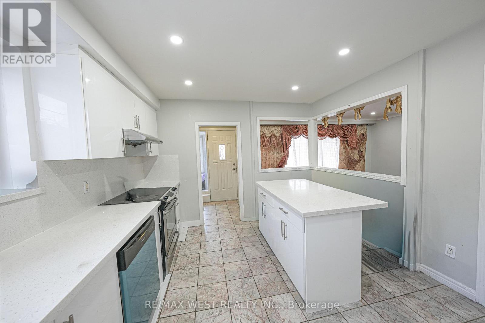 812 KENNEDY ROAD - 8