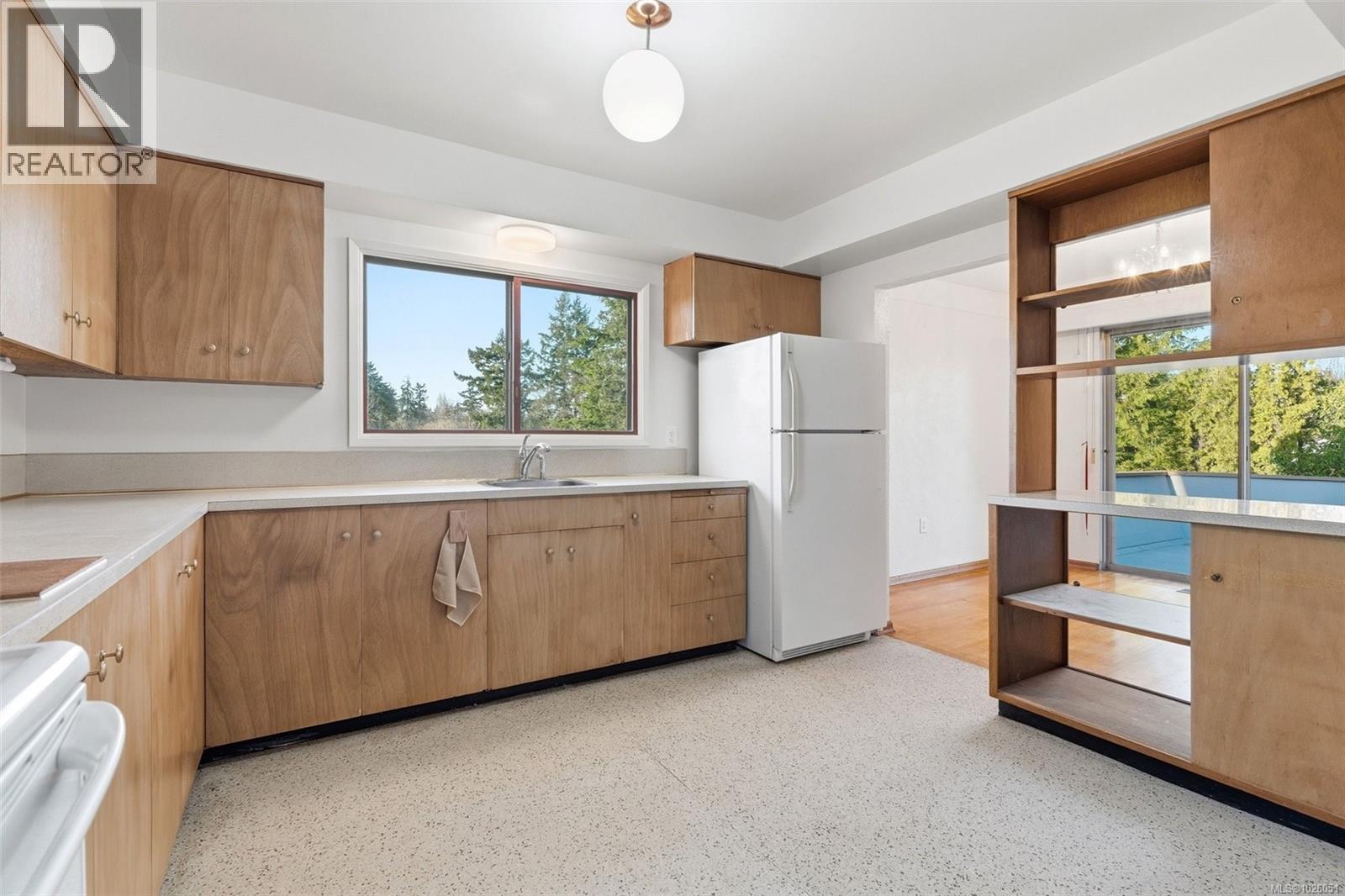  646 Ridgebank Crescent, Saanich