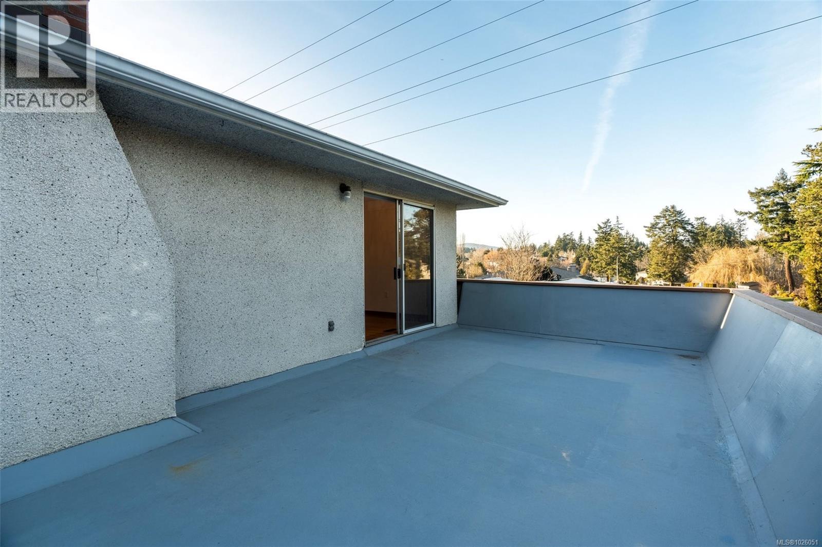  646 Ridgebank Crescent, Saanich