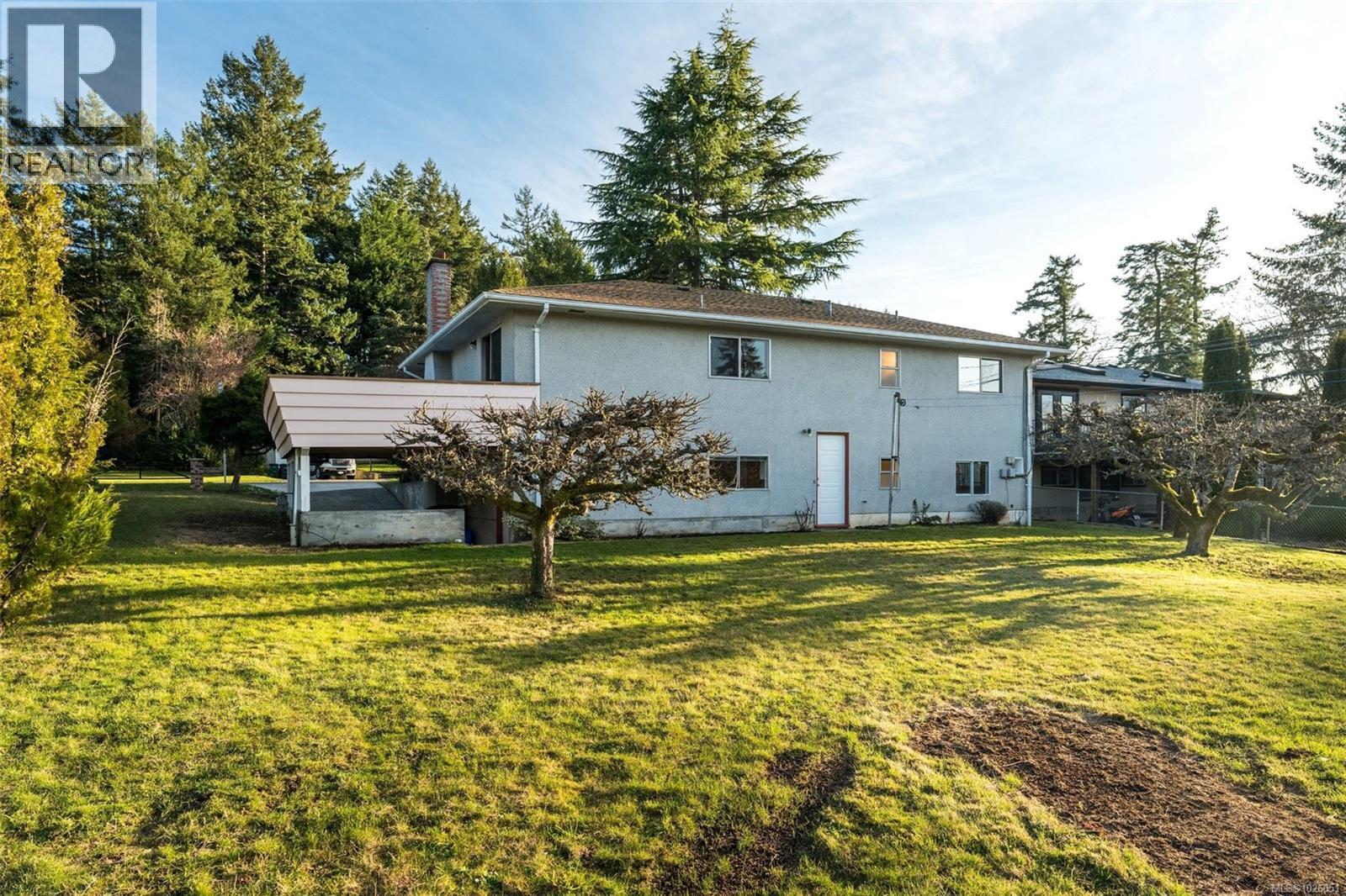  646 Ridgebank Crescent, Saanich