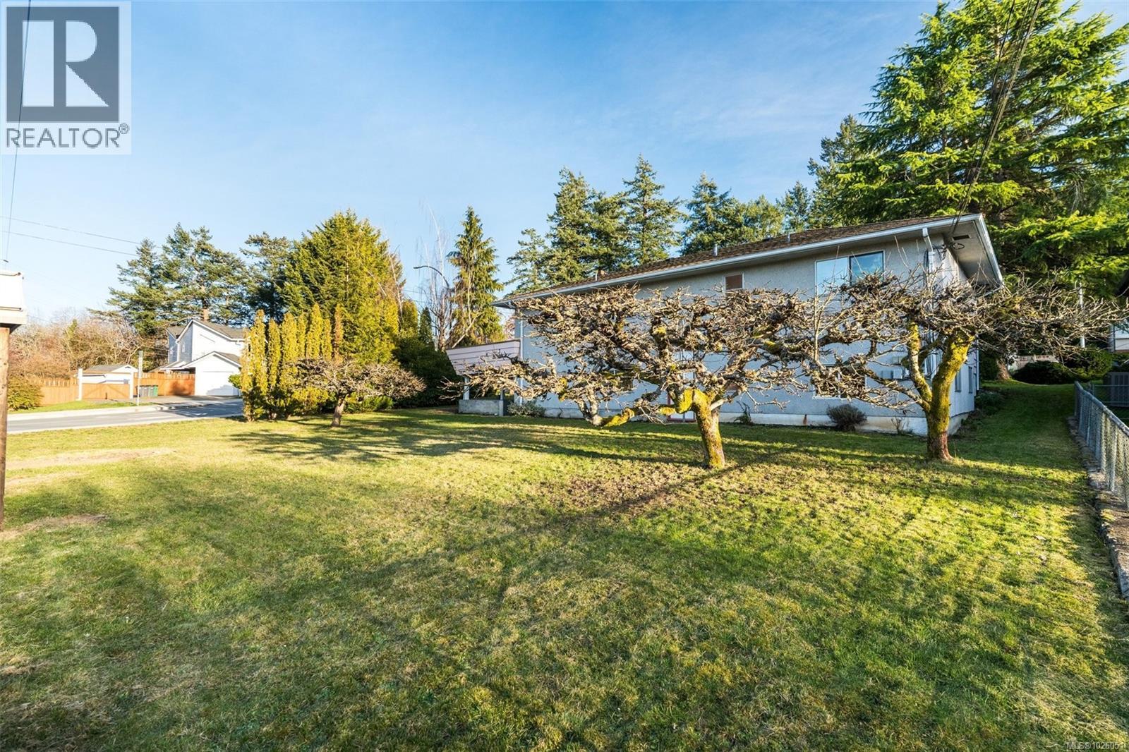  646 Ridgebank Crescent, Saanich