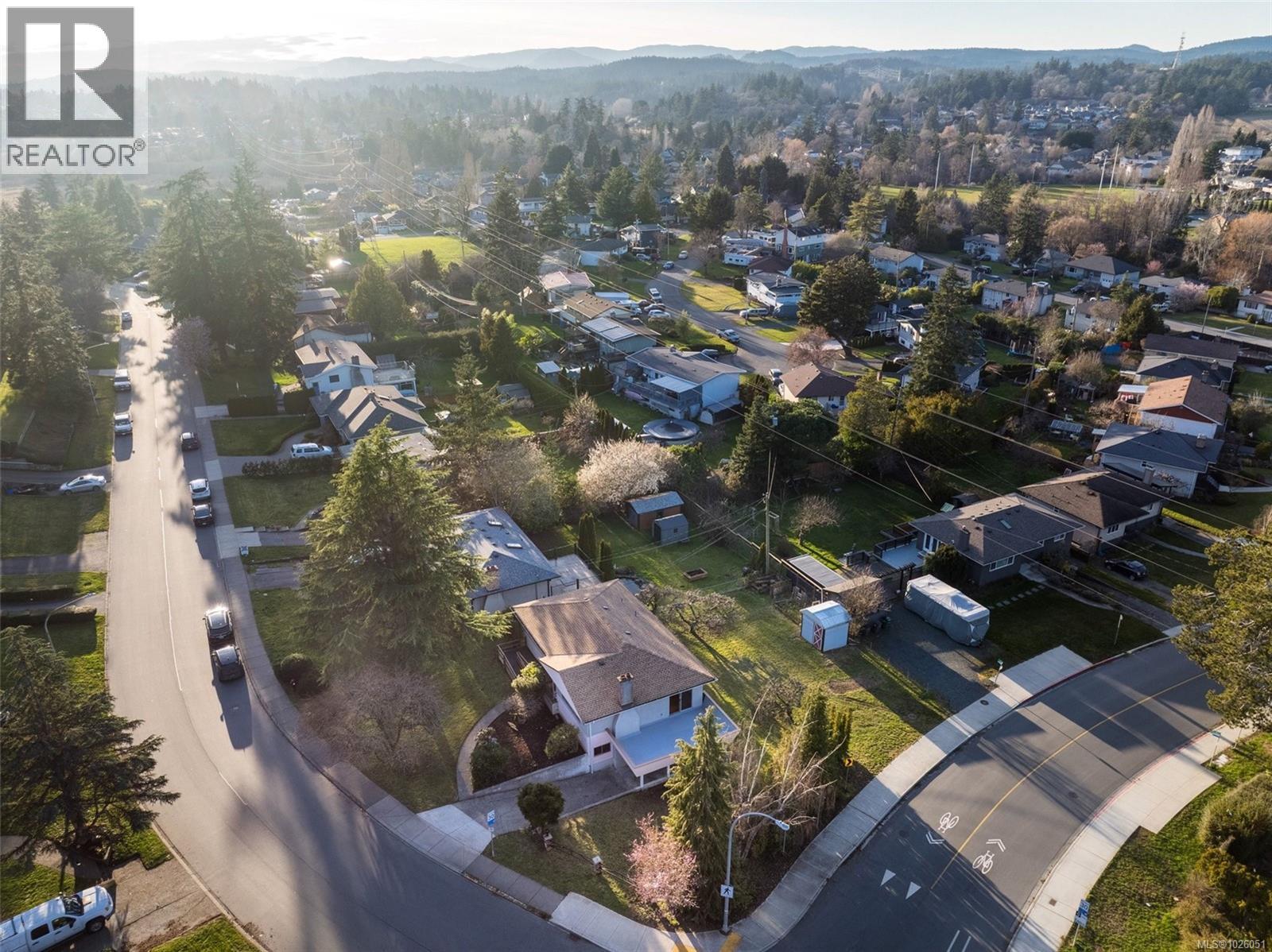  646 Ridgebank Crescent, Saanich