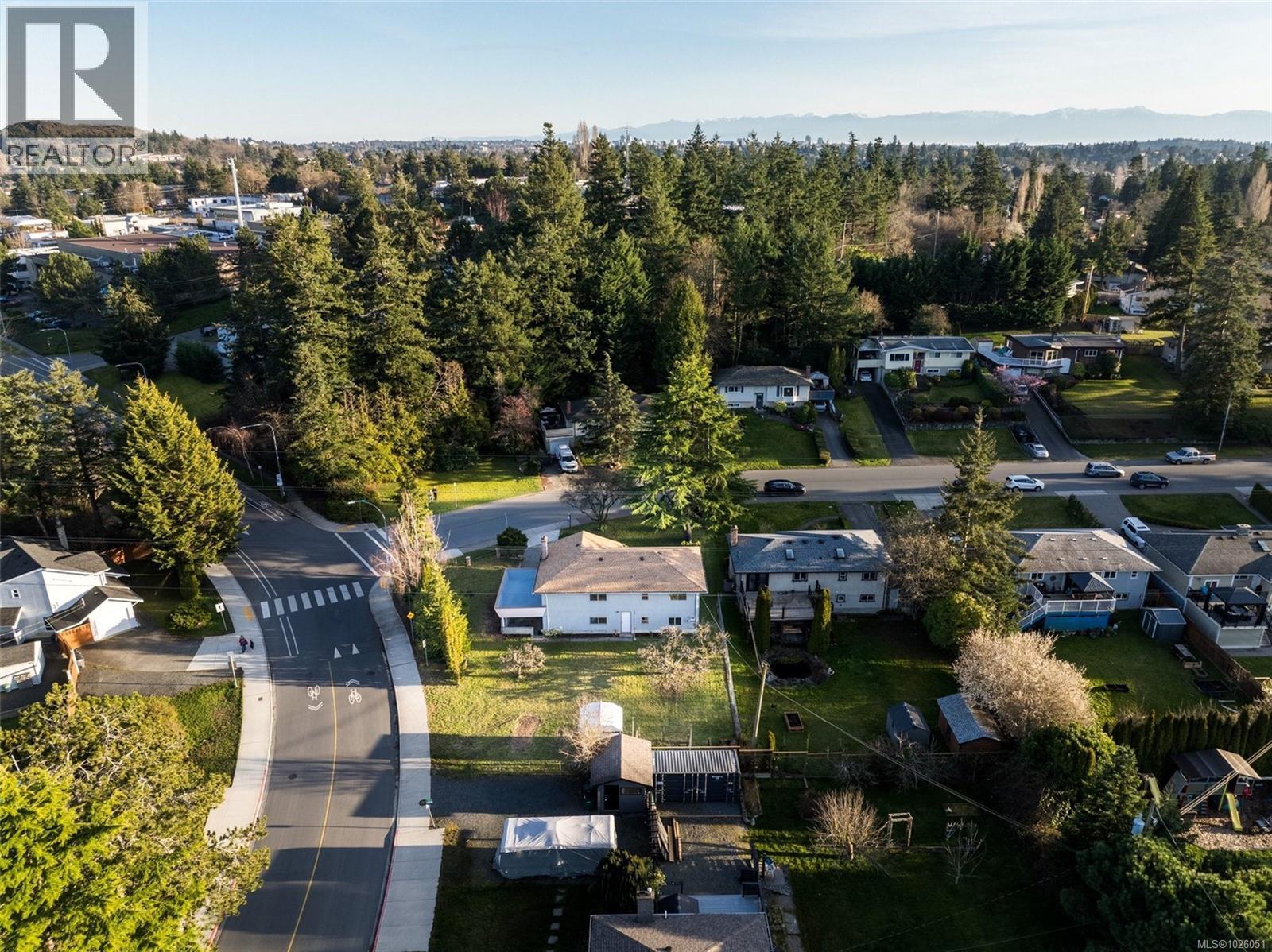  646 Ridgebank Crescent, Saanich