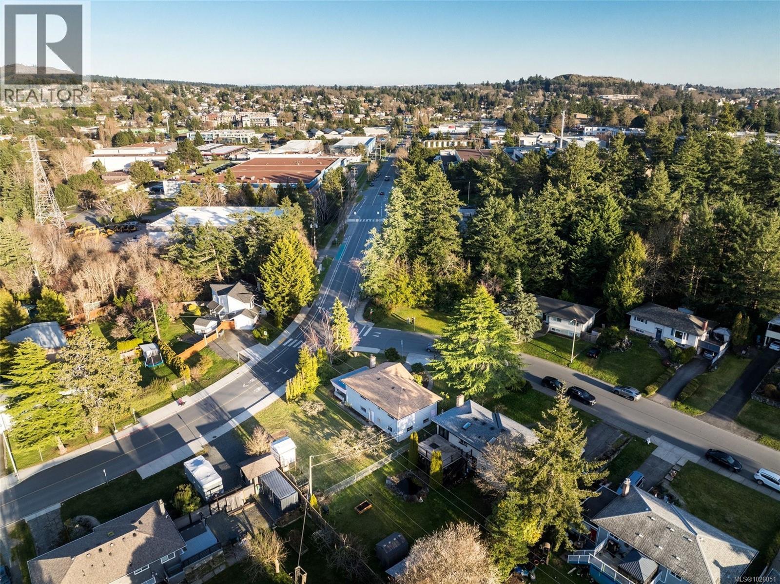  646 Ridgebank Crescent, Saanich