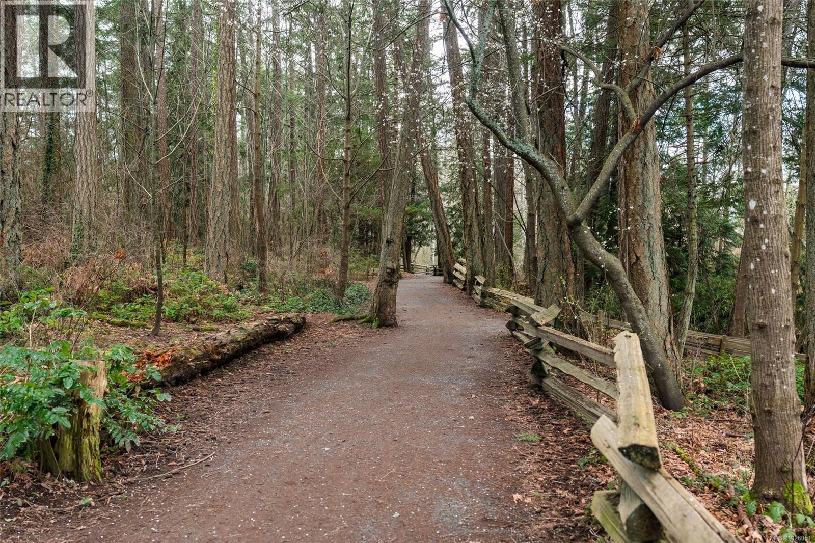  646 Ridgebank Crescent, Saanich