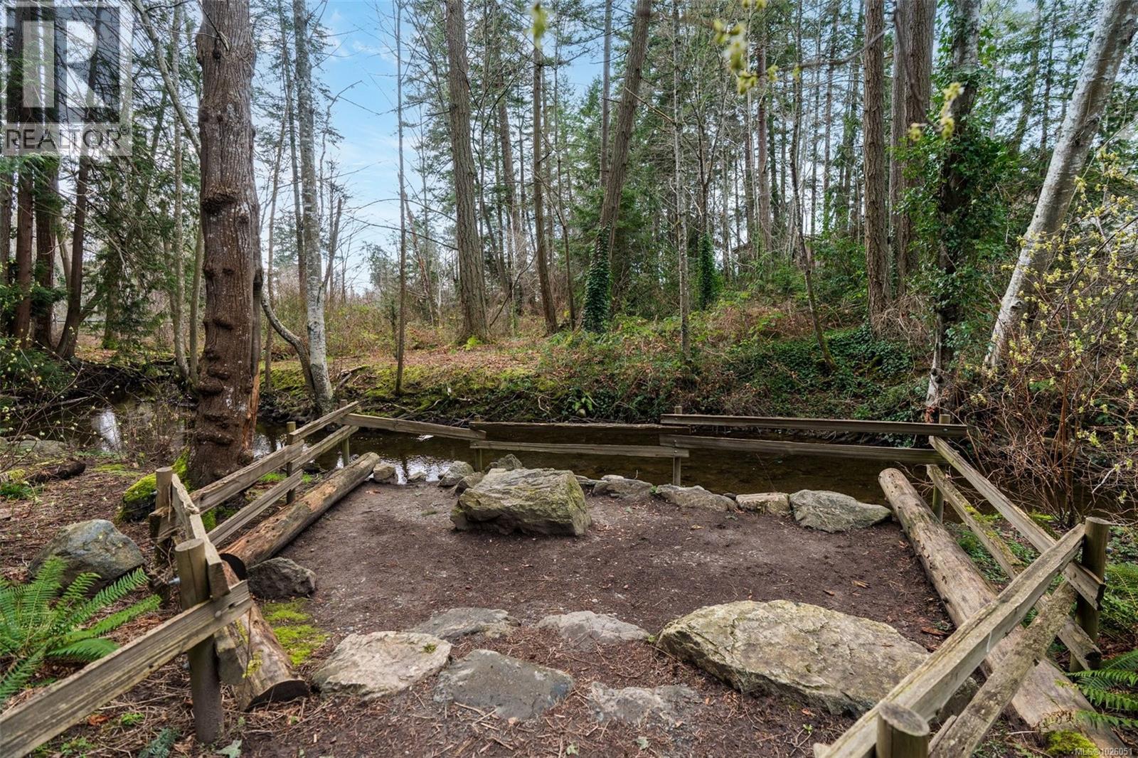  646 Ridgebank Crescent, Saanich