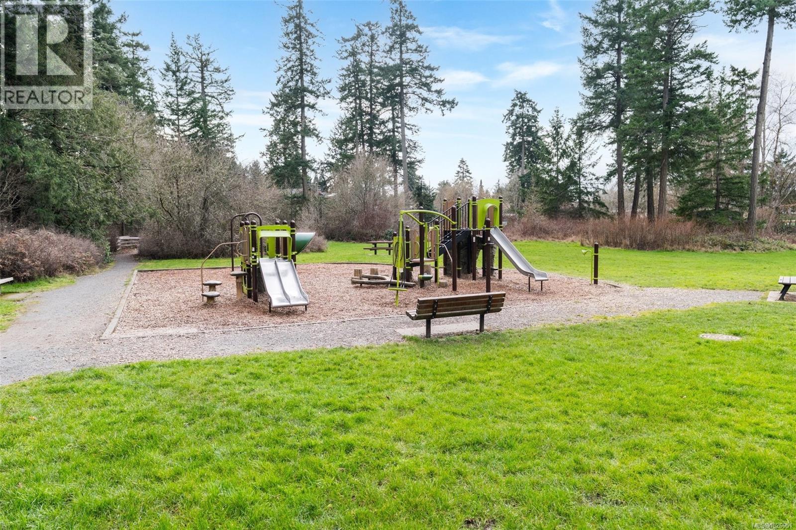  646 Ridgebank Crescent, Saanich