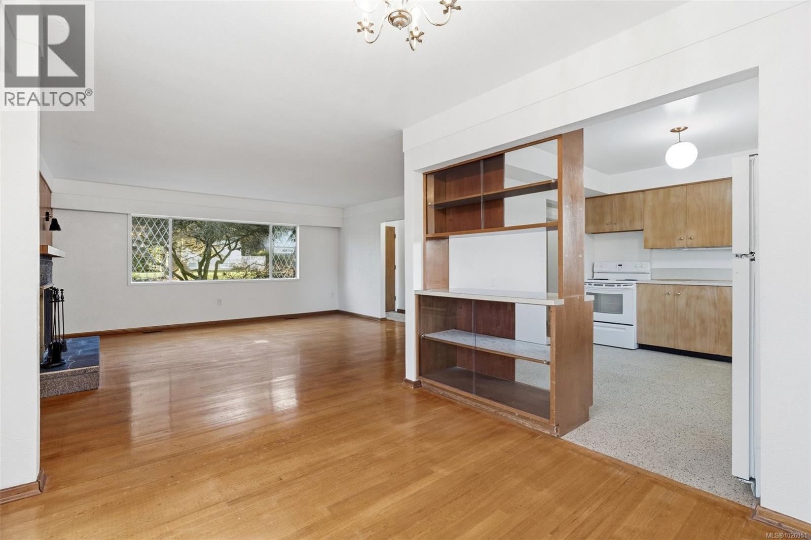  646 Ridgebank Crescent, Saanich