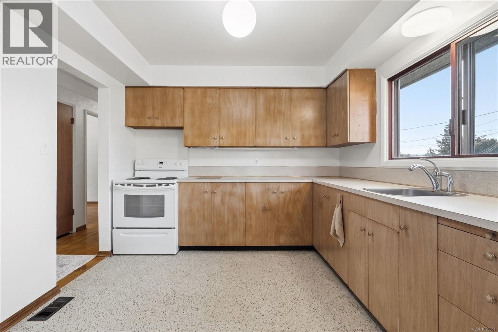  646 Ridgebank Crescent, Saanich