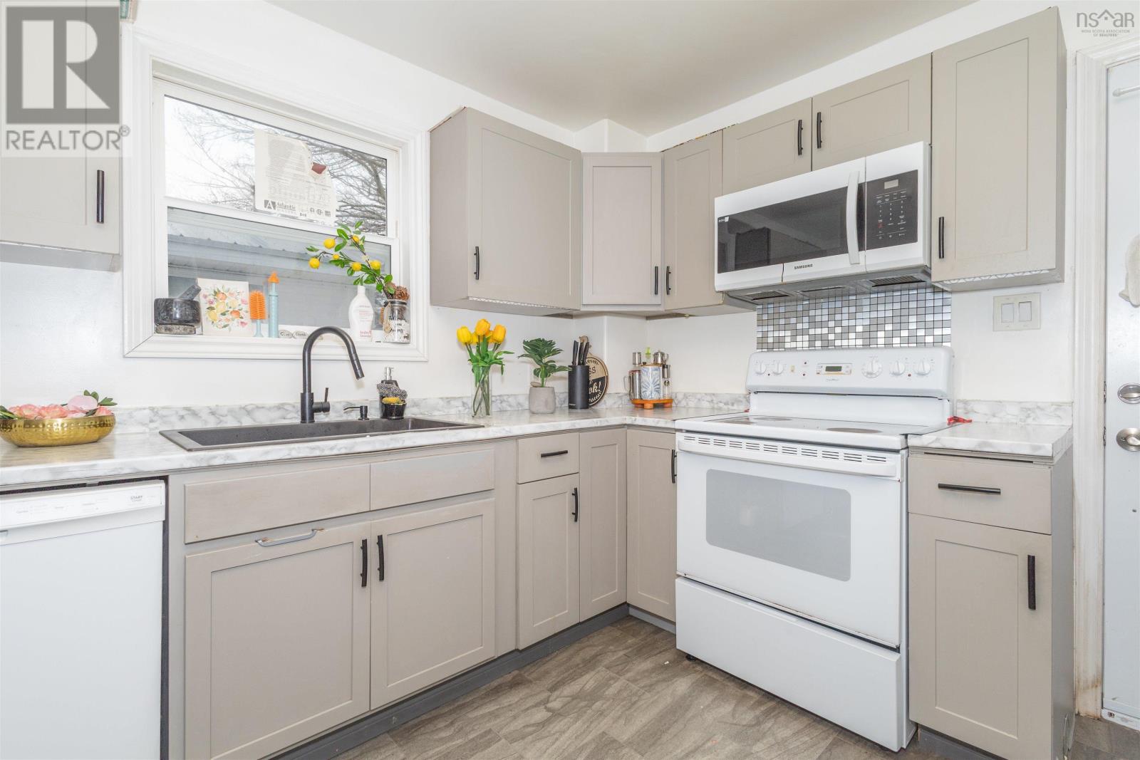 Property 6 of 22 of 31 Stornaway Street