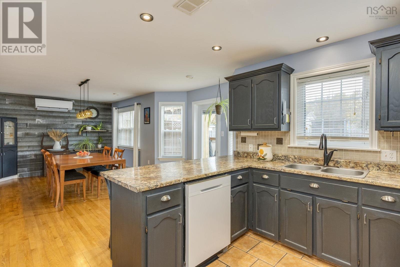 Property 10 of 47 of 550 Heather Crescent