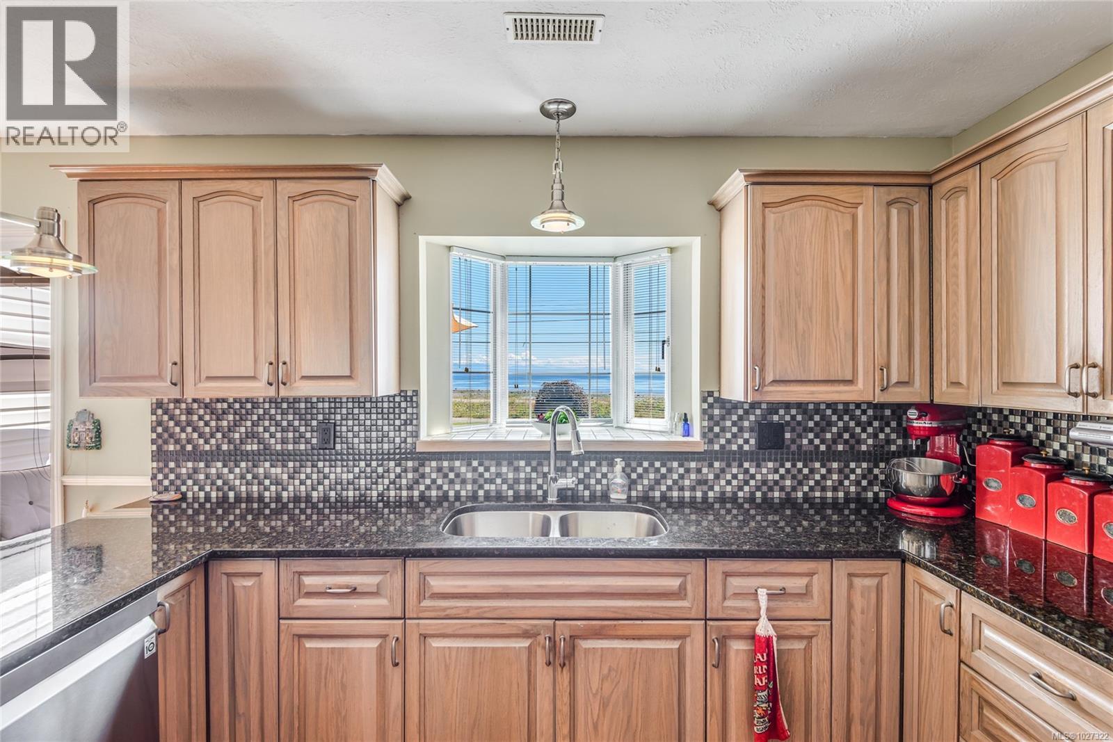 3816 Island Hwy S, Campbell River