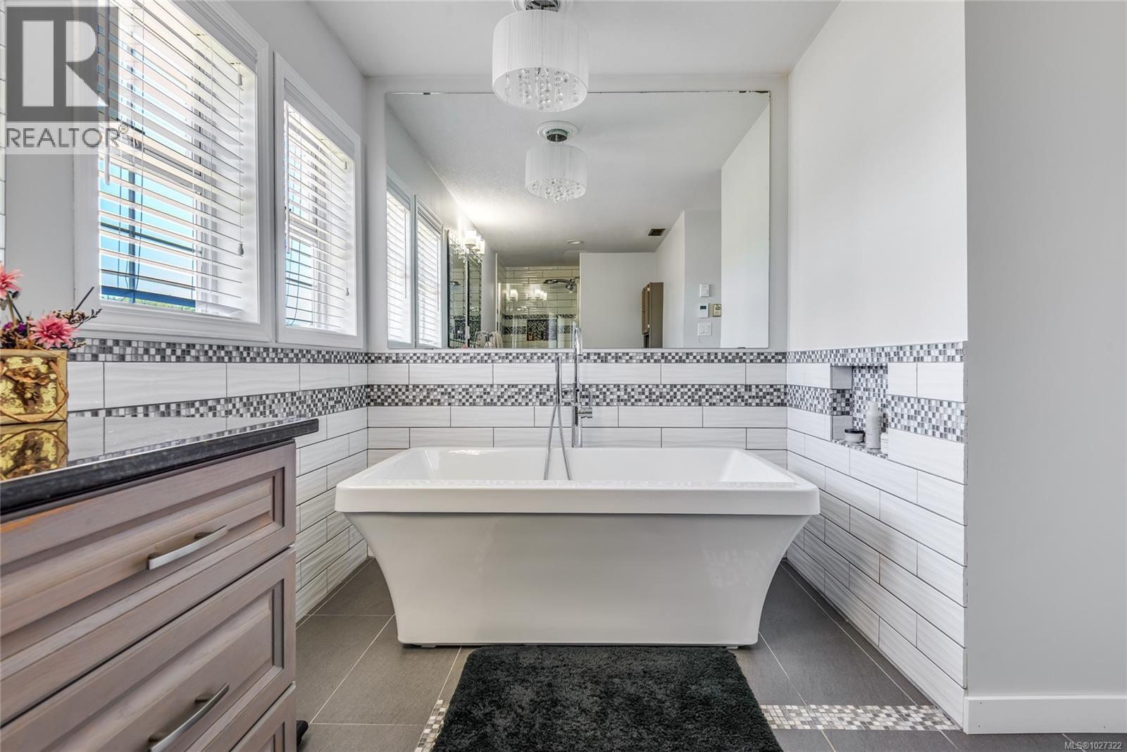 3816 Island Hwy S, Campbell River