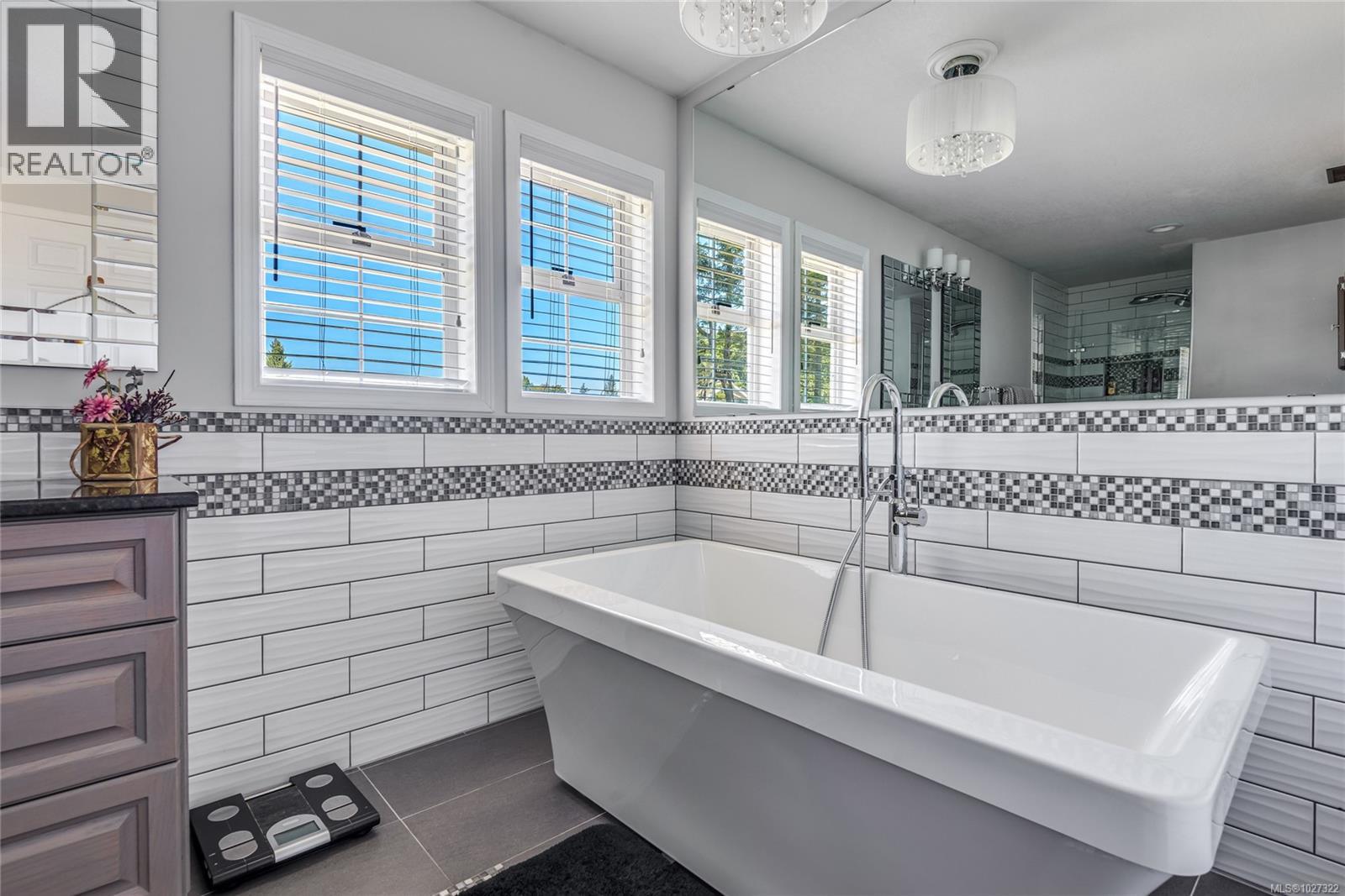 3816 Island Hwy S, Campbell River