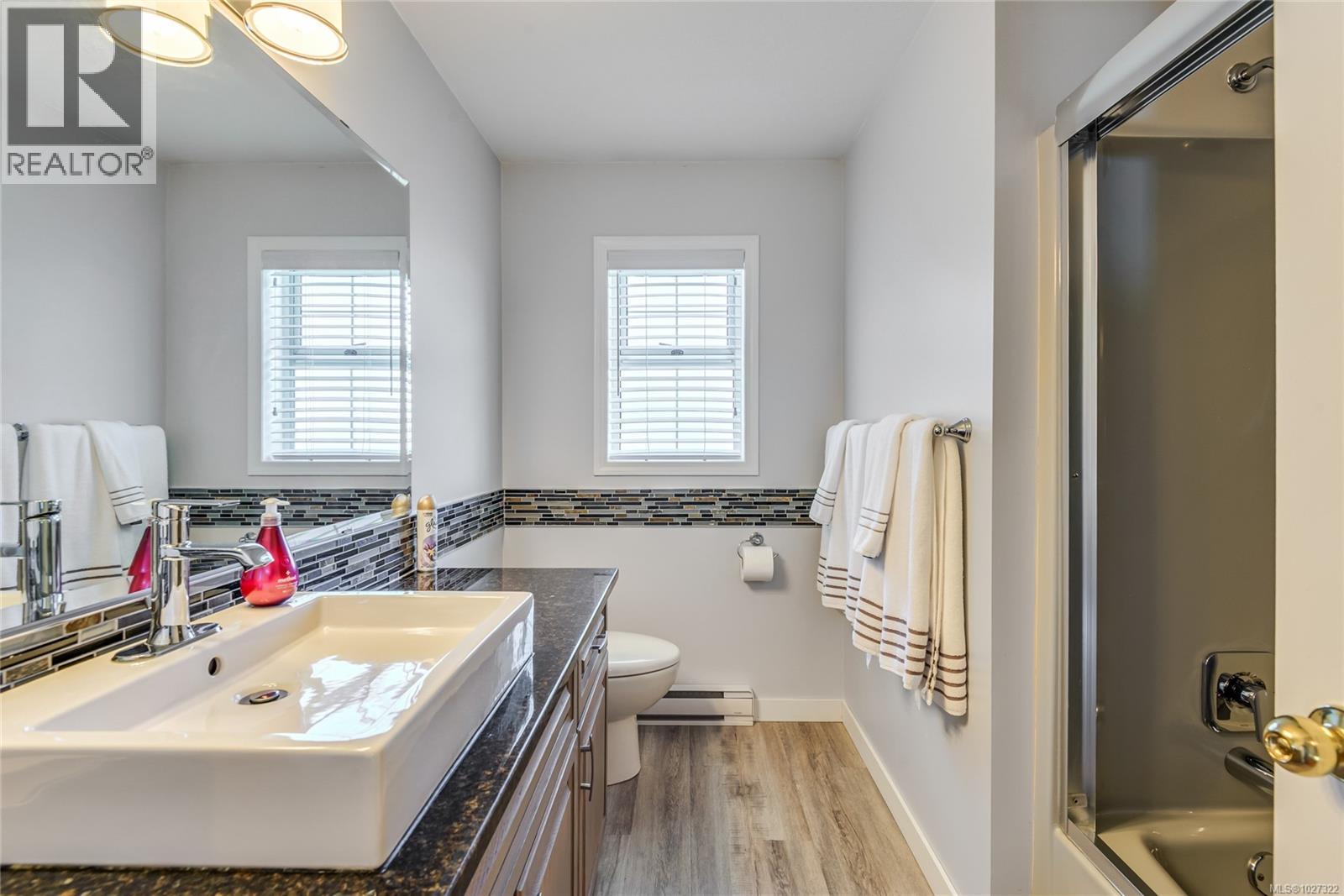 3816 Island Hwy S, Campbell River