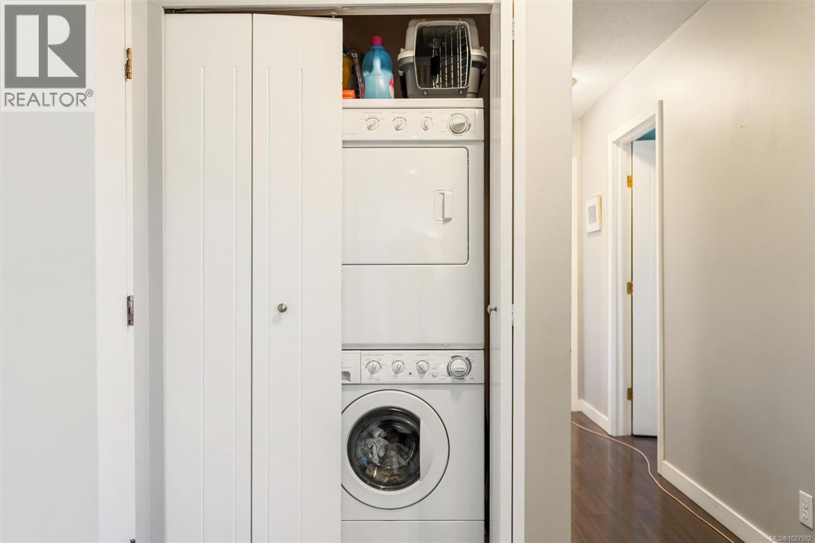 301 1725 Cedar Hill Cross Road, Saanich