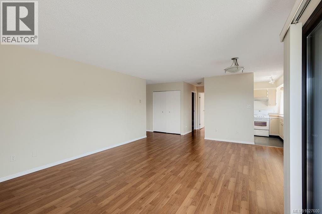 402 3274 Glasgow Avenue, Saanich