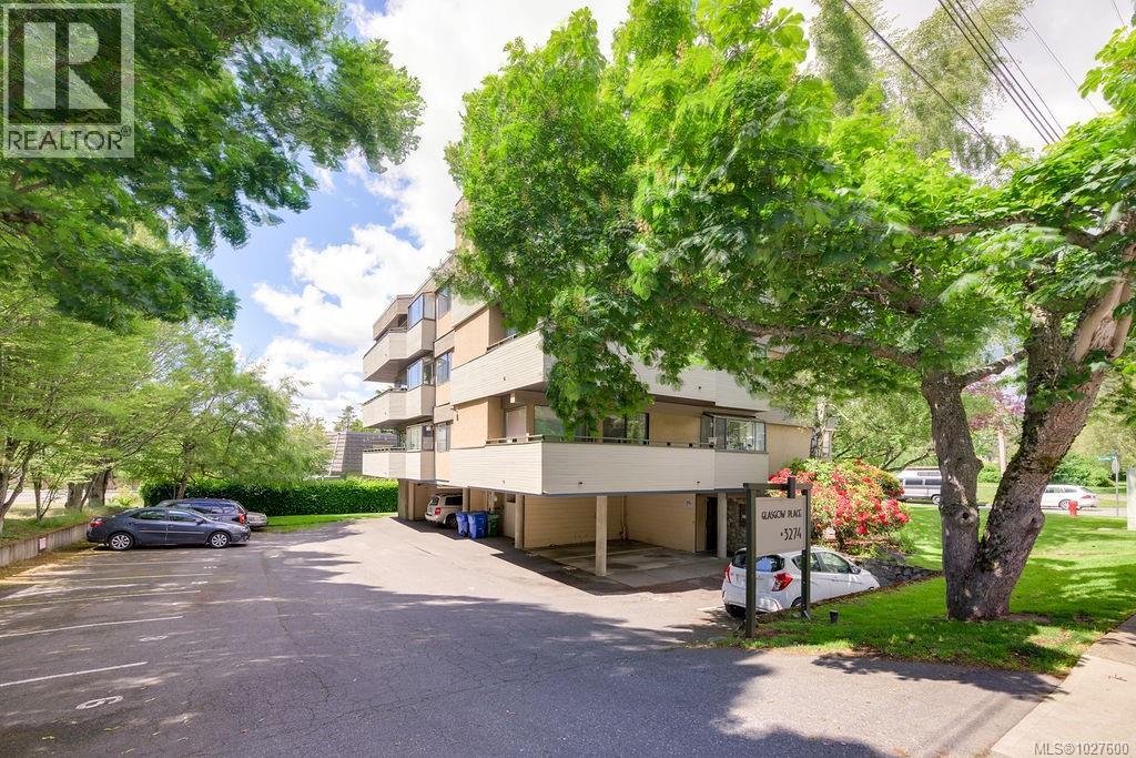402 3274 Glasgow Avenue, Saanich
