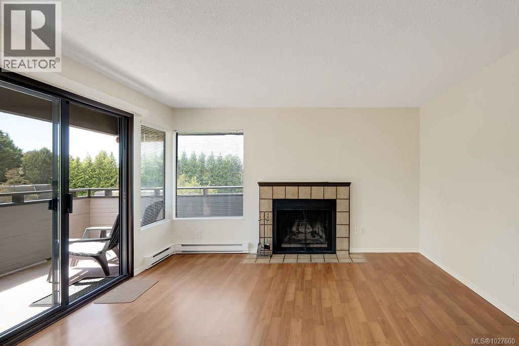 402 3274 Glasgow Avenue, Saanich