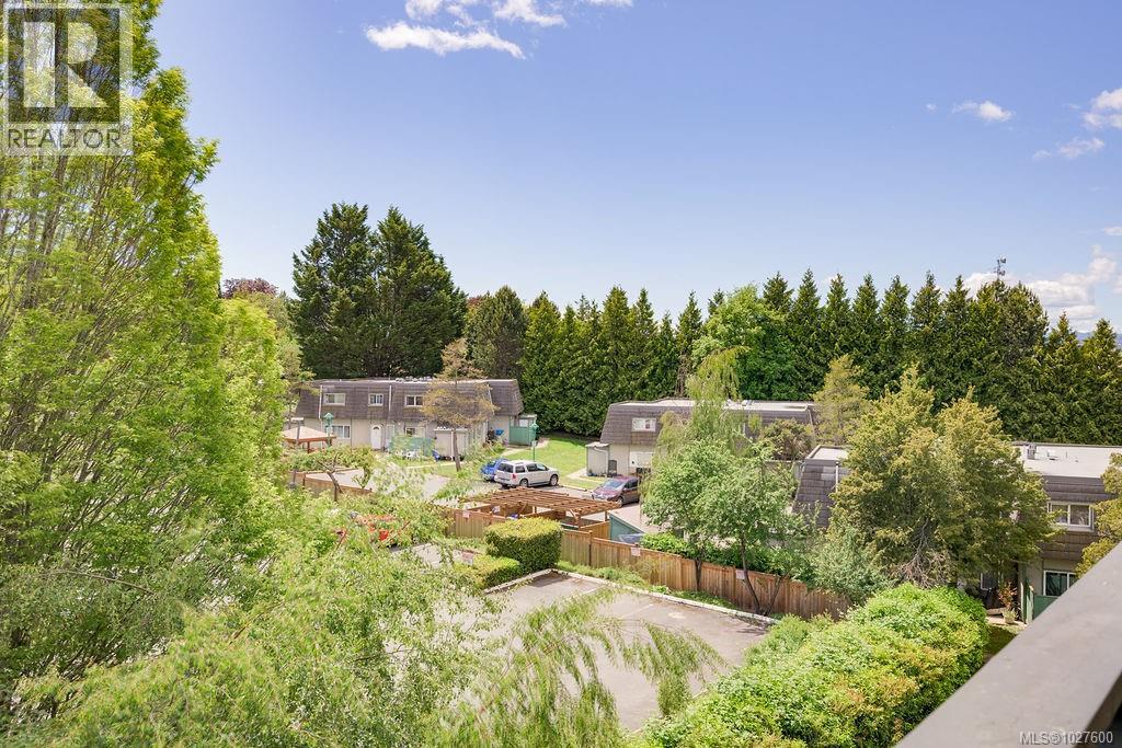 402 3274 Glasgow Avenue, Saanich