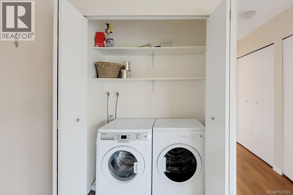 402 3274 Glasgow Avenue, Saanich