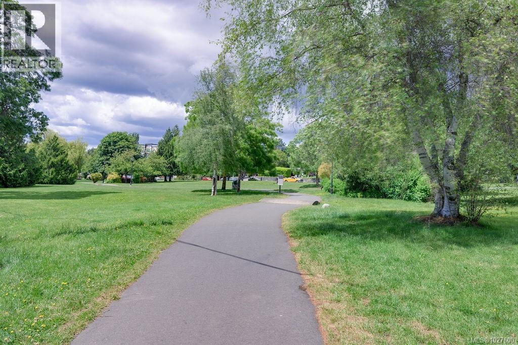 402 3274 Glasgow Avenue, Saanich