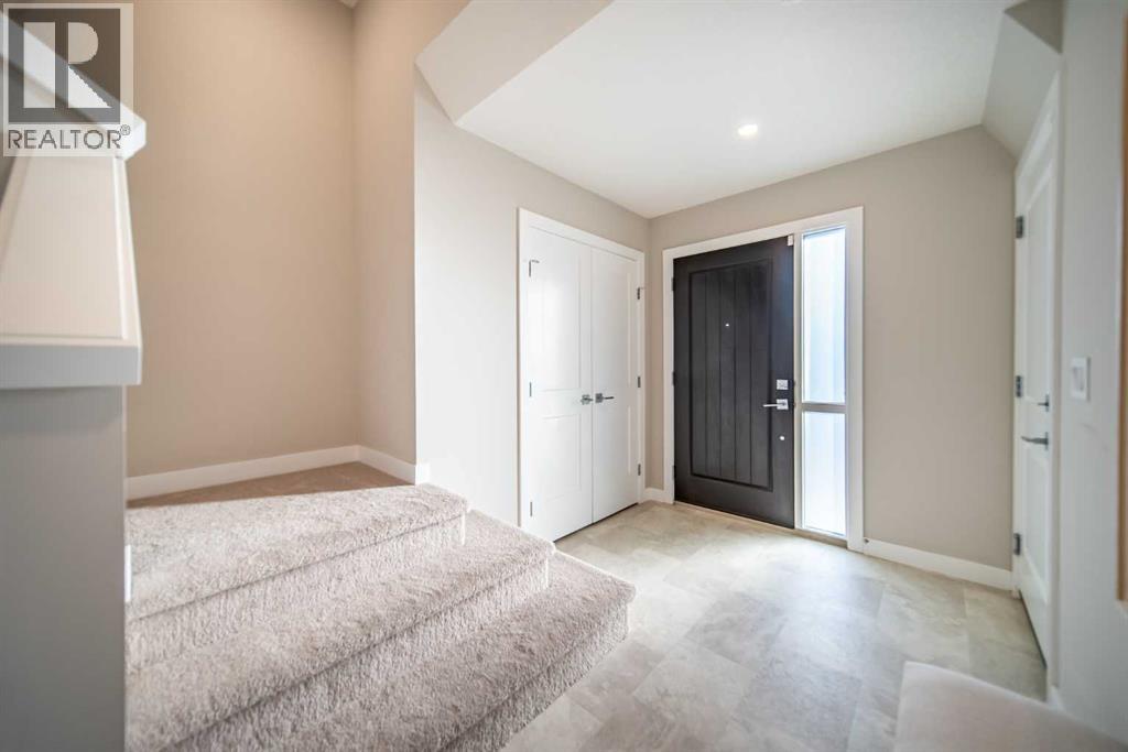 Single Family House for Sale in  Crestridge Common SW Crestmont Calgary 