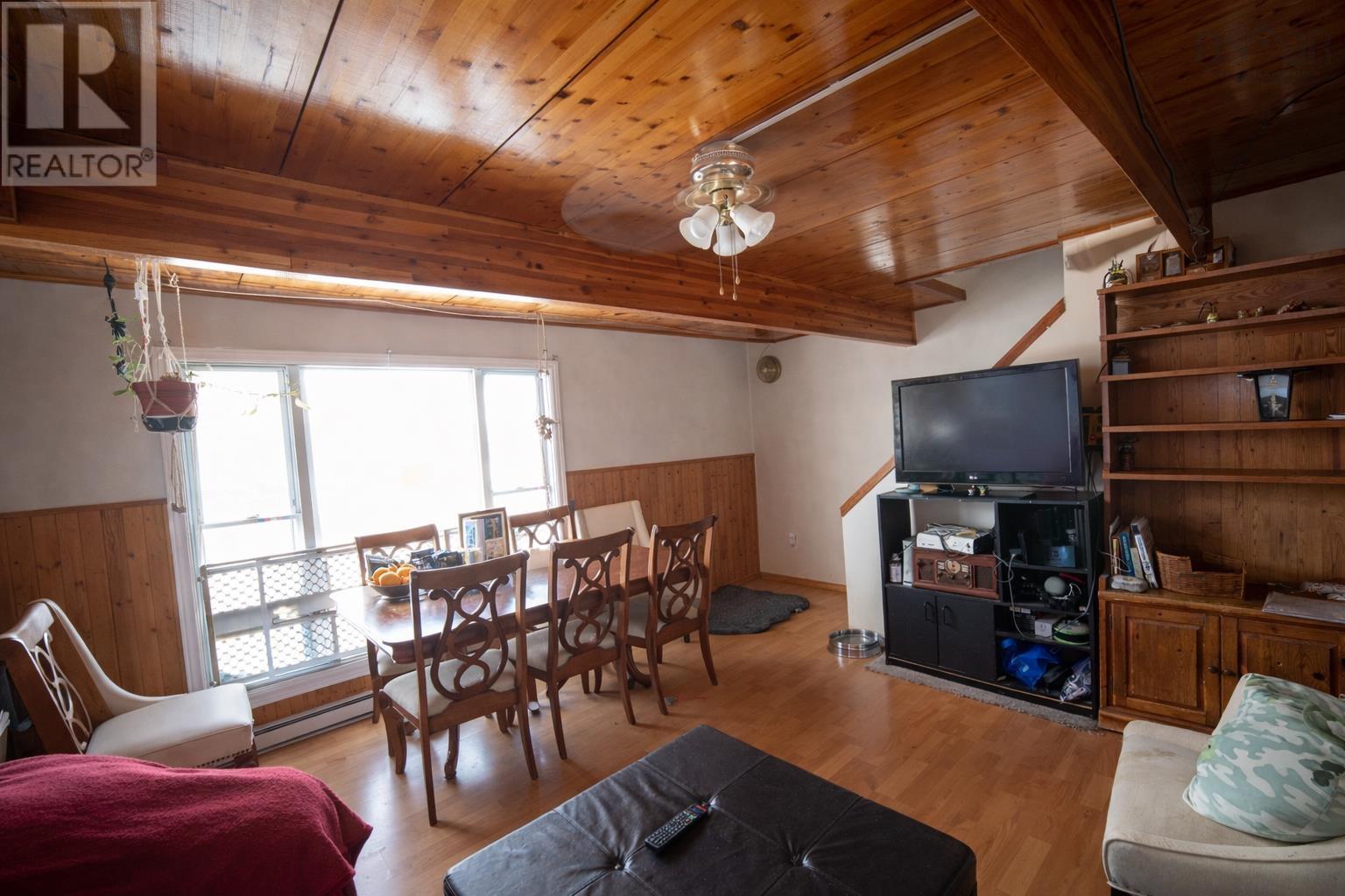 Property 8 of 20 of 68 Ridgevalley Road