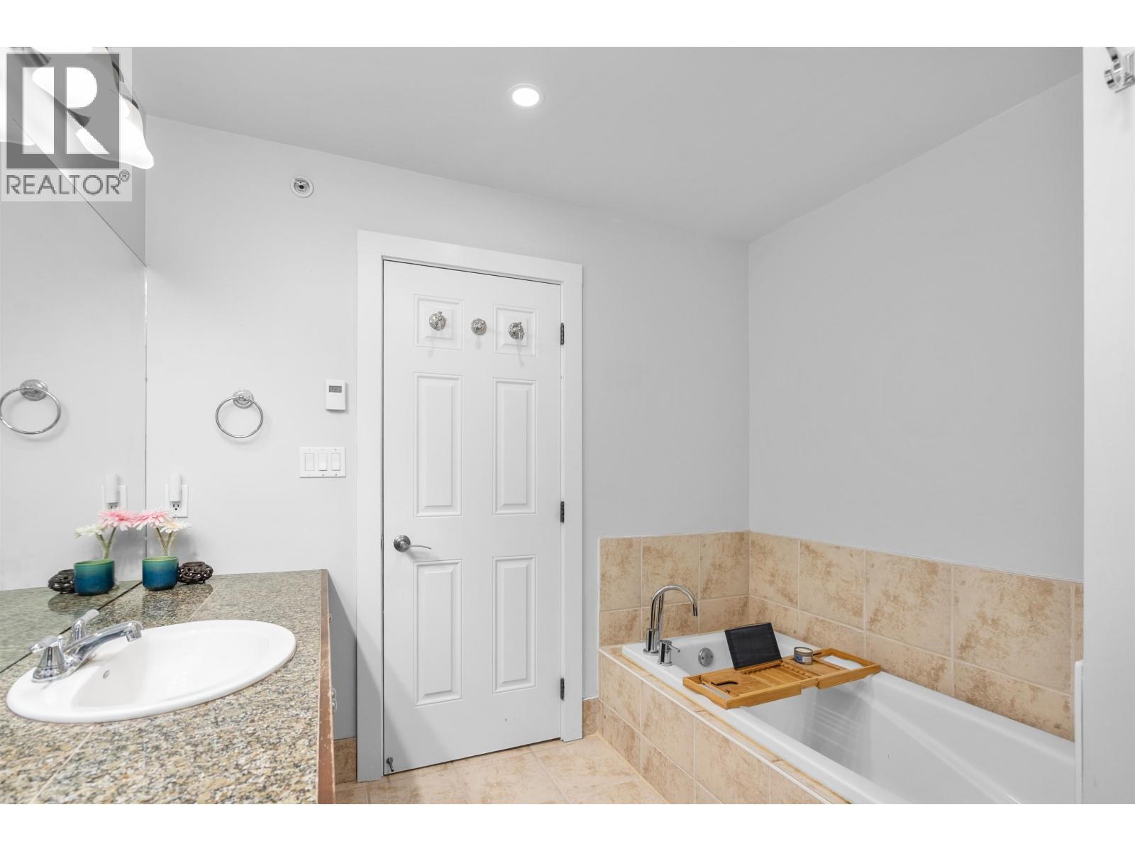 19 39758 GOVERNMENT ROAD, Squamish