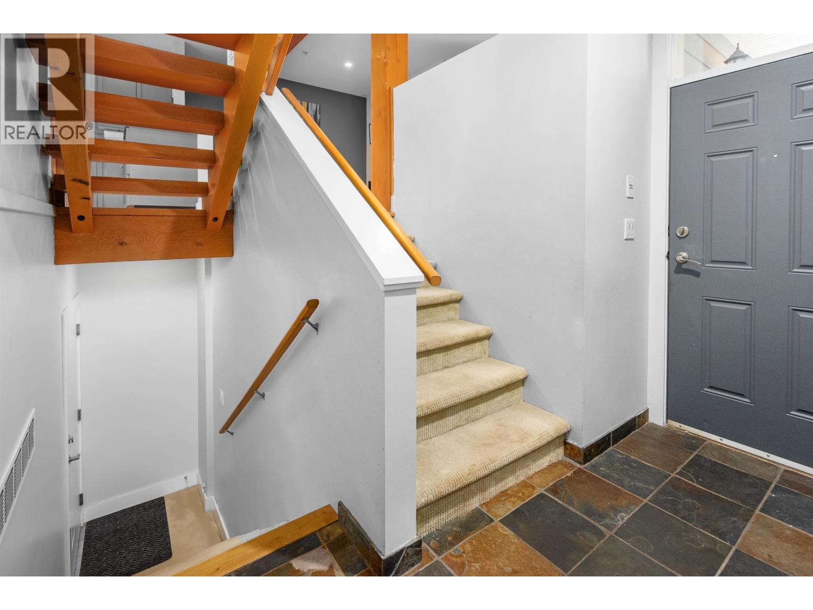 19 39758 GOVERNMENT ROAD, Squamish