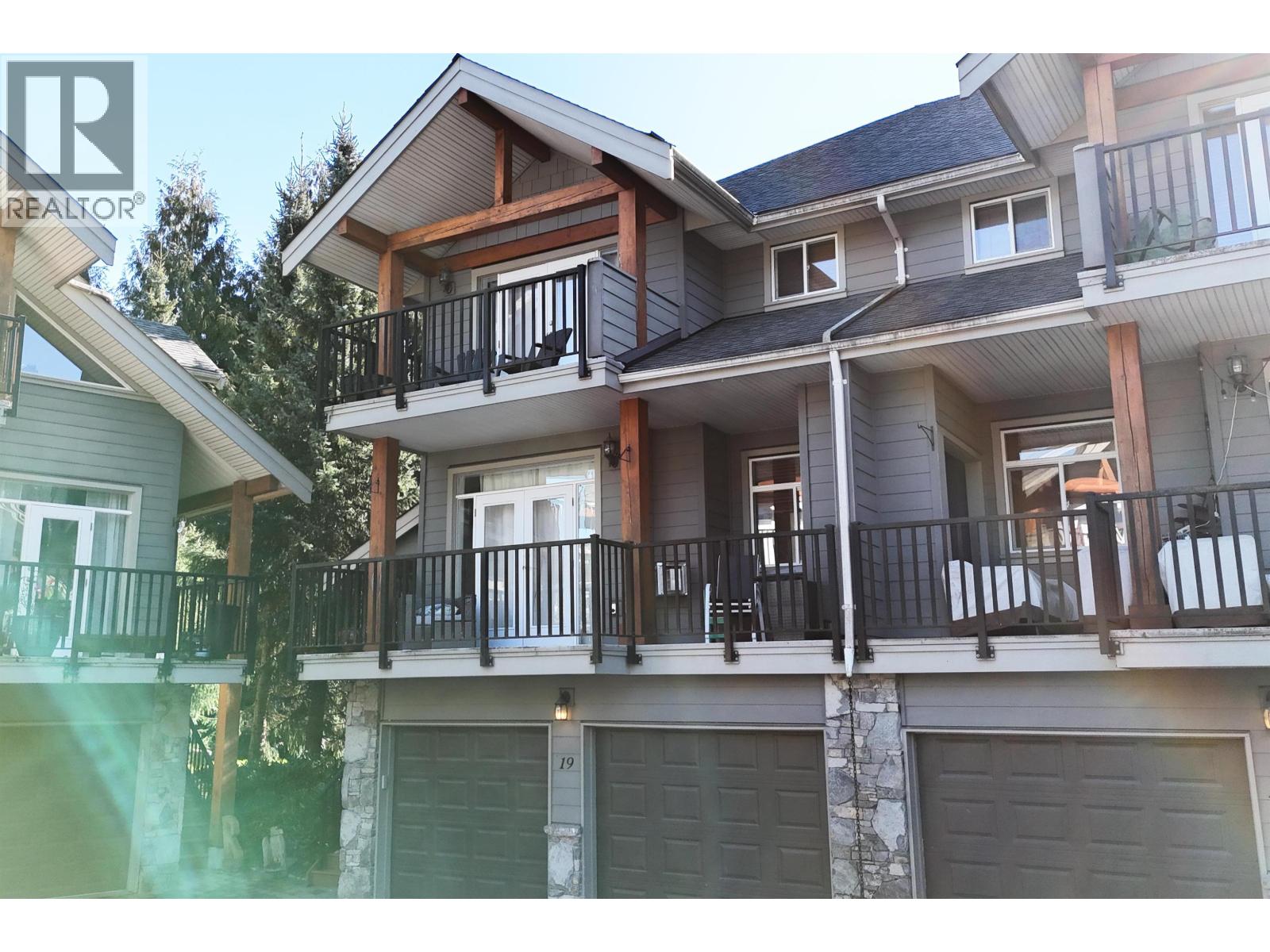 19 39758 GOVERNMENT ROAD, Squamish