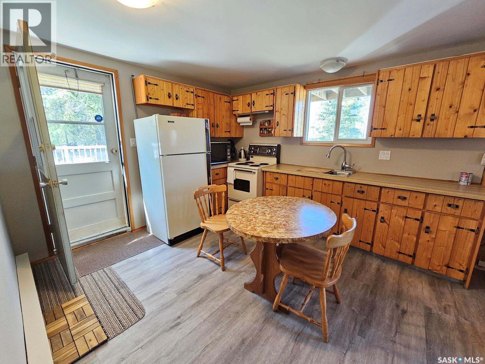 303 Christel CRESCENT - 2