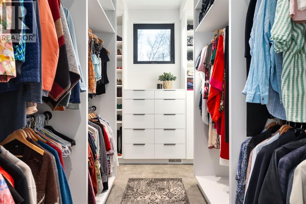 Single Family House for Sale in  Cliffe Avenue SW Elboya Calgary 