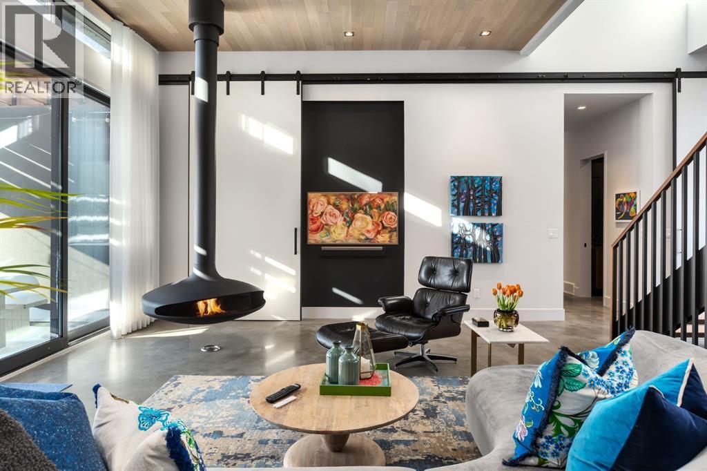 Single Family House for Sale in  Cliffe Avenue SW Elboya Calgary 