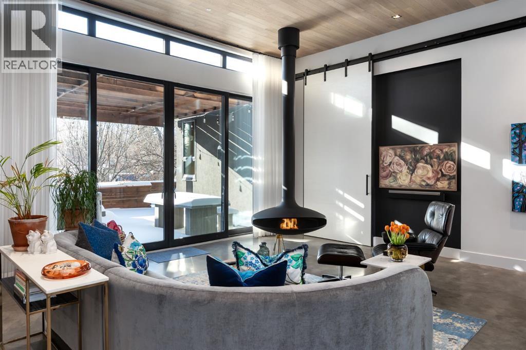 Single Family House for Sale in  Cliffe Avenue SW Elboya Calgary 